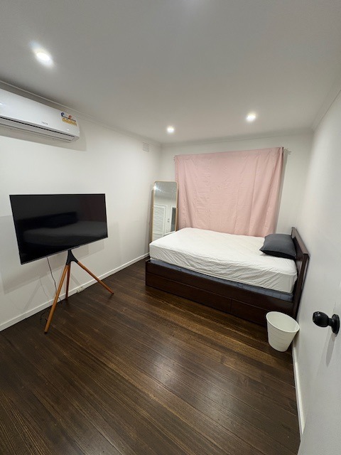Room2-1.jpg